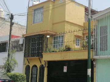 EXCELENTE CASA EN CTM CULHUACAN SECCION 1, 300M2
