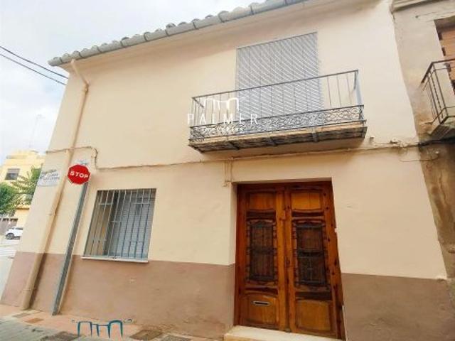EXCELENTE CASA EN EL CENTRO DE NULES