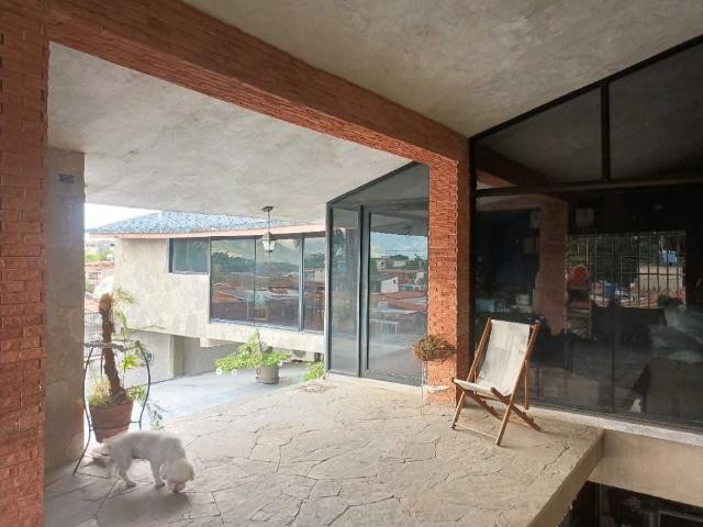 EXCELENTE CASA EN EL MORRO II, CON AMPLIOS ESPACIOS VERSATILES