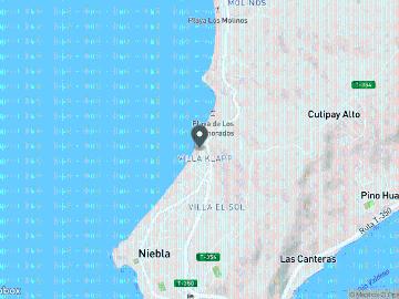 Excelente Casa en Niebla ubicada en privilegiado terreno con orilla de mar