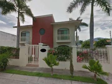 Excelente Casa En Remate Cerca A Plaza Caracol En Puerto Vallarta