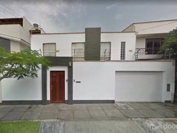 EXCELENTE CASA EN SURCO OCASIÓN 313 M2 $ 520 MIL DOLARES TRATO DIRECTO