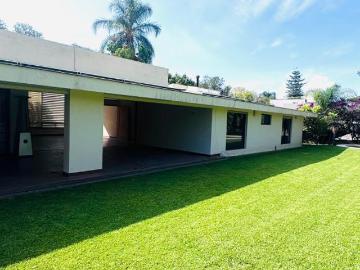 Excelente Casa Parcialmente Remodelada en Club de Golf Santa Anita