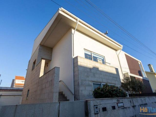 Excelente Andar Moradia T3 duplex/Garagem Fechada e Arrumos/Zona tranquila/Praia Memória/Perafita | 26084079758