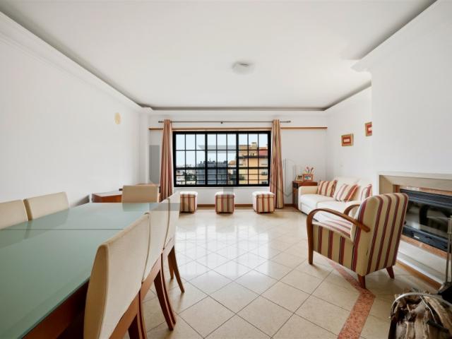 Excelente ApartamentoT3 para Arrendamento com Garagem Dupla e Vista Serra de Sintra Alto da Pampilheira, Cascais