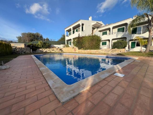 Excelente apartamento 3 quartos com piscina e garagem em Almancil
