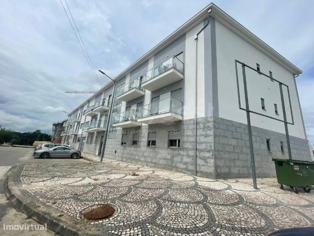 Excelente Apartamento de tipologia T2, localizado no centro de Carr.