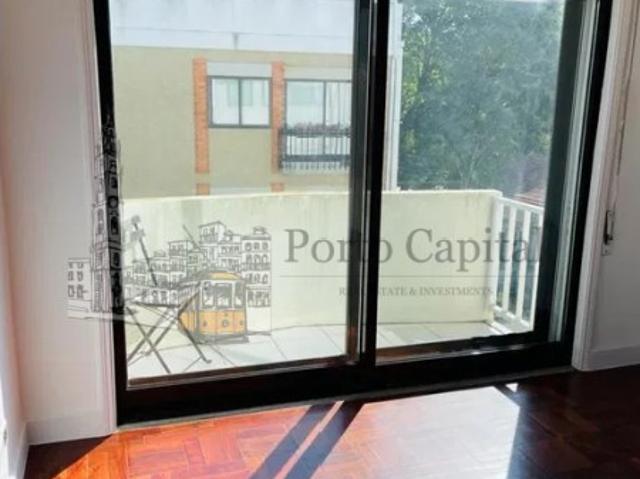 Excelente apartamento para arrendamento em Serralves em Massarelos