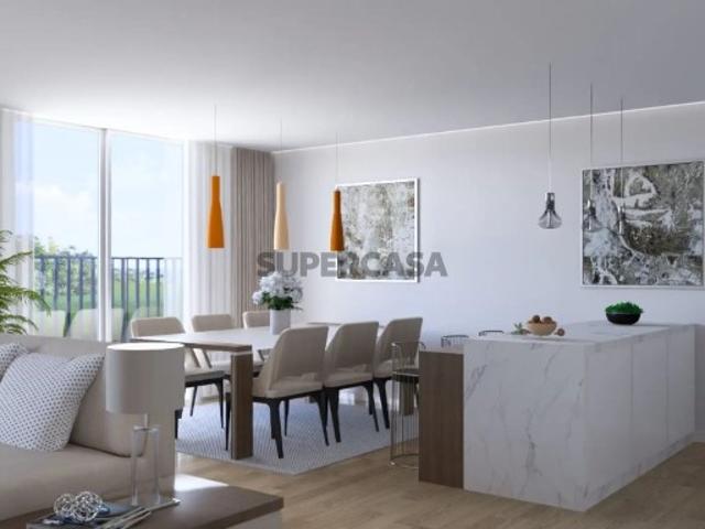 EXCELENTE APARTAMENTO T0, COM COZINHA EQUIPADA E LUGAR DE GARAGEM, EM EMPREENDIMENTO DE LUXO EM ARMAÇÃO DE PERA COM PISCINA, A PREÇO DE LANÇAMENTO 386.000 EUROS
