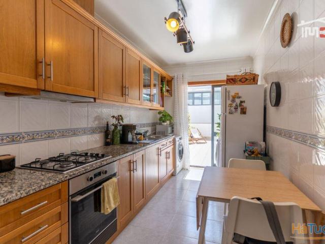 Excelente Apartamento T1 com terraço e garagem, Urbanização Pinhal Mar, Nazaré | 26084086798