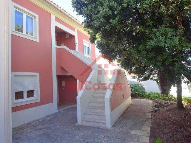 Excelente Apartamento T1 em São Julião com garagem