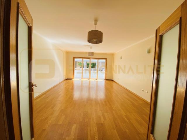 Excelente apartamento T1 junto aos Campos de Treino