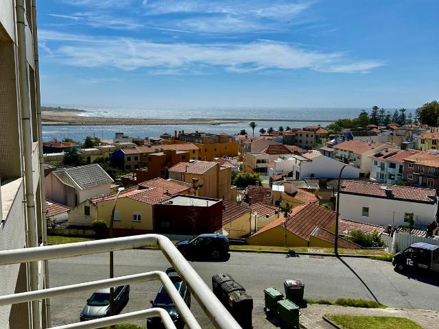 Excelente apartamento T1 na Quinta de Miramar com vista rio