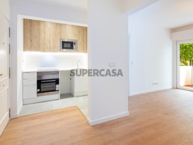 Excelente apartamento T1 totalmente renovado situado na Rua António Silva