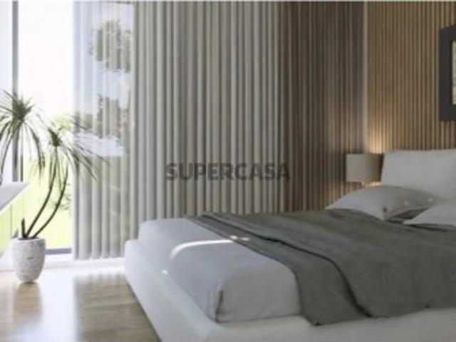 EXCELENTE APARTAMENTO T2, COM COZINHA EQUIPADA INCLUINDO MAQUINA DE LAVAR A LOIÇA E ROUPA, VARANDA E UM LUGAR DE GARAGEM, EM VILA NOVA DE GAIA A 5 MINUTOS DA PRAIA