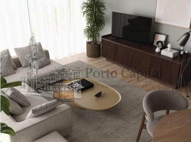EXCELENTE APARTAMENTO T2, COM COZINHA EQUIPADA INCLUINDO MAQUINA DE LAVAR LOIÇA, VARANDA, ARRUMO E UM LUGAR DE GARAGEM EM VILA NOVA DE GAIA JUNTO AO MAR