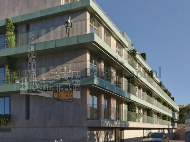 EXCELENTE APARTAMENTO T2, COM COZINHA EQUIPADA INCLUINDO MAQUINA DE LAVAR LOIÇA, VARANDA, ARRUMO E UM LUGAR DE GARAGEM EM VILA NOVA DE GAIA JUNTO AO MAR
