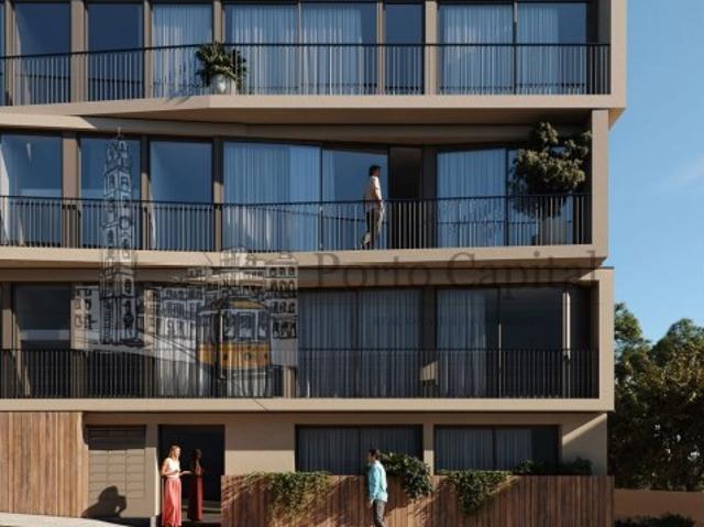 EXCELENTE APARTAMENTO T2, COM COZINHA EQUIPADA, TERRAÇO 51 M2, UM LUGAR DE GARAGEM, NO FREIXO JUNTO AO METRO