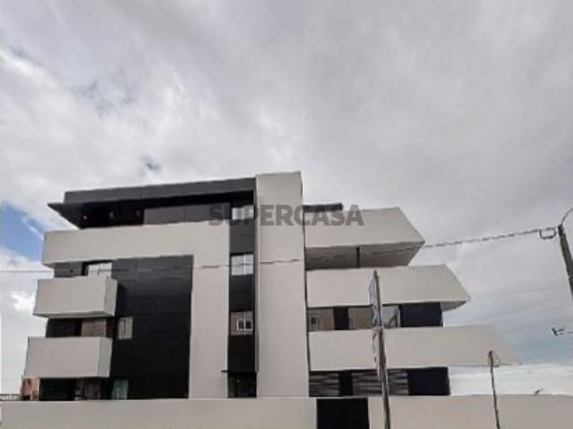 EXCELENTE APARTAMENTO T2, COM COZINHA EQUIPADA, VARANDA. ARRUMOS E UM LUGAR DE GARAGEM, EM SÃO COSME GONDOMAR