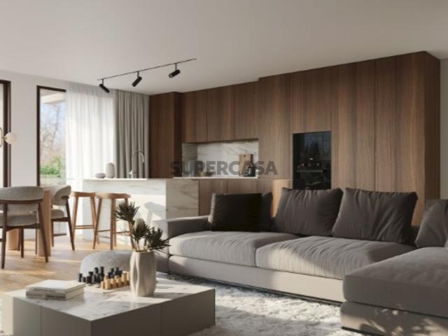 EXCELENTE APARTAMENTO T2, COM COZINHA EQUIPADA, VARANDA E UM BAX, EM ESPINHO JUNTO AO MAR