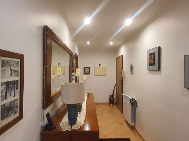 Excelente Apartamento T2 com Piscina e 2 Garagens em Ferreira do Zze