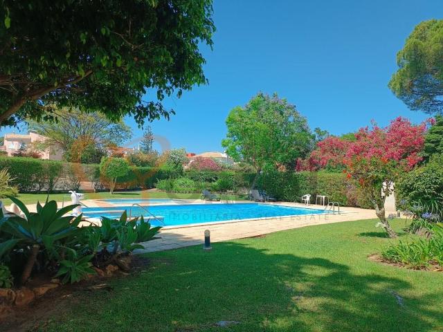 Excelente apartamento T2 com piscina e garagem para venda em. 68m² Quarteira