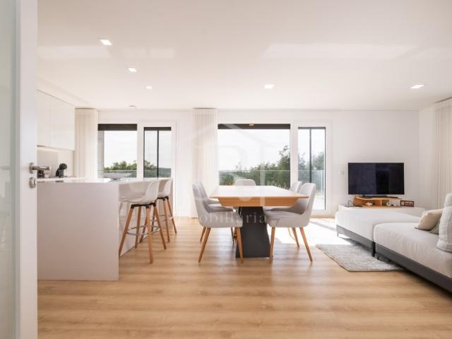 Excelente Apartamento T2 com Terraço e Vistas Deslumbrantes