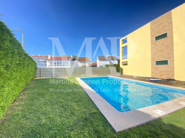 Excelente apartamento T2 com Terraço privativo de 84 m2, Garagem e Piscina em Condomínio Privado
