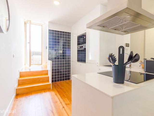 Excelente Apartamento T2 Duplex no Porto Campanh Padre.