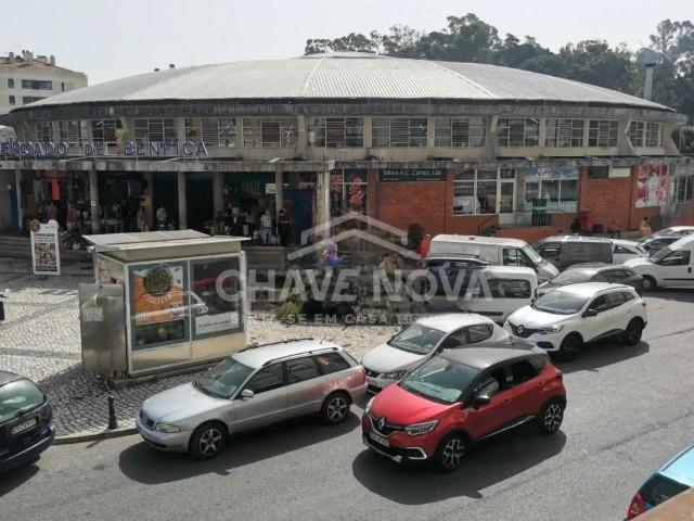 Excelente Apartamento T2 em Benfica junto ao Mercado
