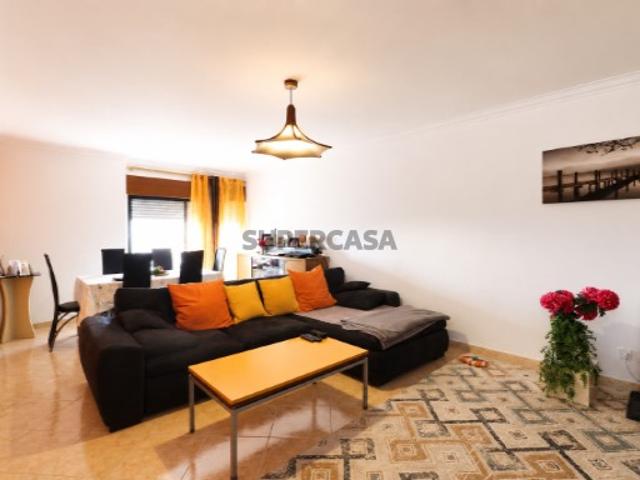Excelente Apartamento T2 Espaçoso em Localização Privilegiada