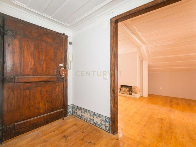 Excelente Apartamento T2 | Janelas Verdes