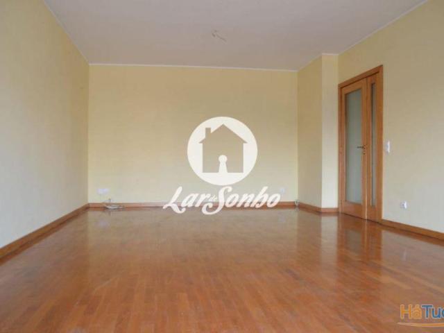 Excelente apartamento T2 no centro da Maia | 26064090445