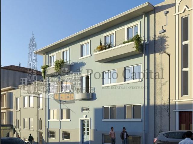 EXCELENTE APARTAMENTO T2 NO CENTRO DO PORTO, COM VARANDA E LUGAR DE GARAGEM