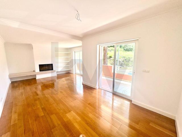 Excelente Apartamento T2 na Portela de Sintra – Central, Luminoso e com Varanda Envolvente