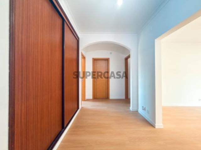 Excelente Apartamento T2 na Venda do Pinheiro com Parqueamento