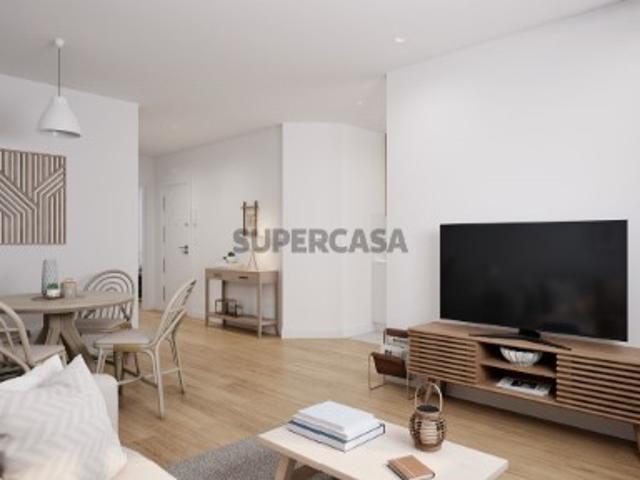 Excelente apartamento T2 situado na Impasse da Ilha da Graciosa em remodelação