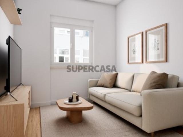 Excelente apartamento T2 situado na Rua Barão de Sabrosa, em remodelação