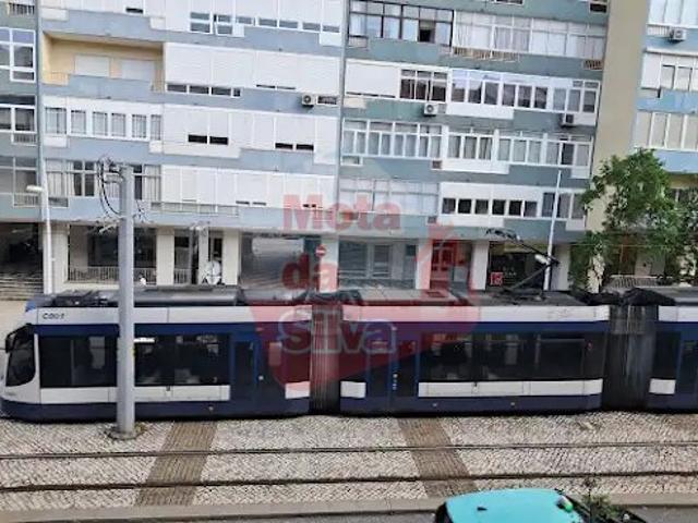 Excelente apartamento T2 para arrendamento em Cacilhas, Almada