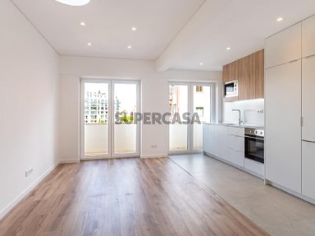 Excelente apartamento T2 totalmente renovado situado na Rua Senhora da Glória