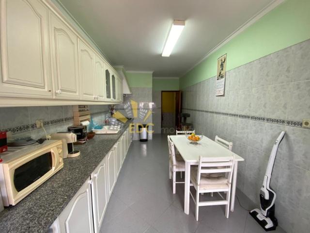 Oferta Escritura Notarial | Excelente apartamento T3 com arrecadação, varanda e 1 lugar de parqueamento | Lopas Agualva | Marque já a sua visita