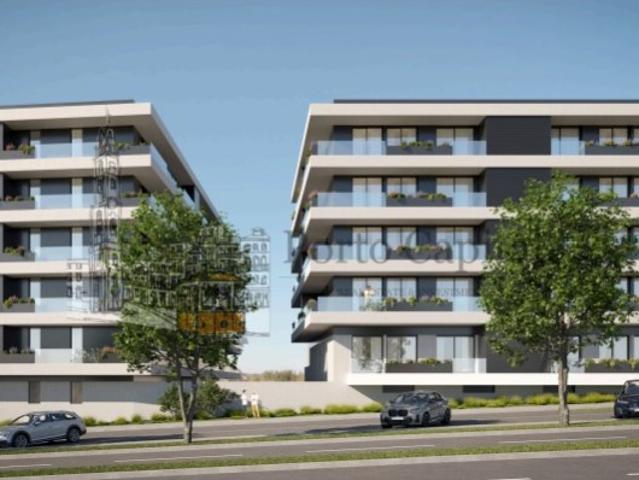 EXCELENTE APARTAMENTO T3, COM COZINHA EQUIPADA INCLUINDO MAQUINA DE LAVAR LOIÇA E ROUPA, VARANDA E DOIS LUGARES DE GARAGEM NO CENTRO DE RIO TINTO A PREÇO DE LANÇAMENTO 350.000 EUROS