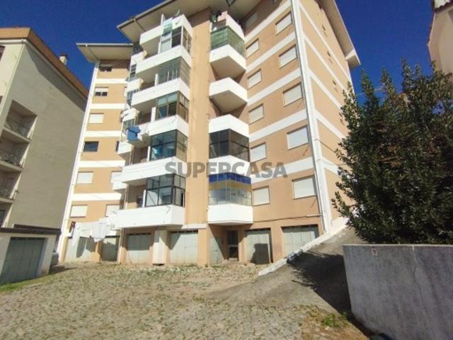 Excelente apartamento T3 com garagem na Ladeira das Alpenduradas