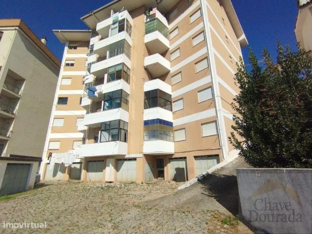 Excelente apartamento T3 com garagem na Ladeira das Alpenduradas