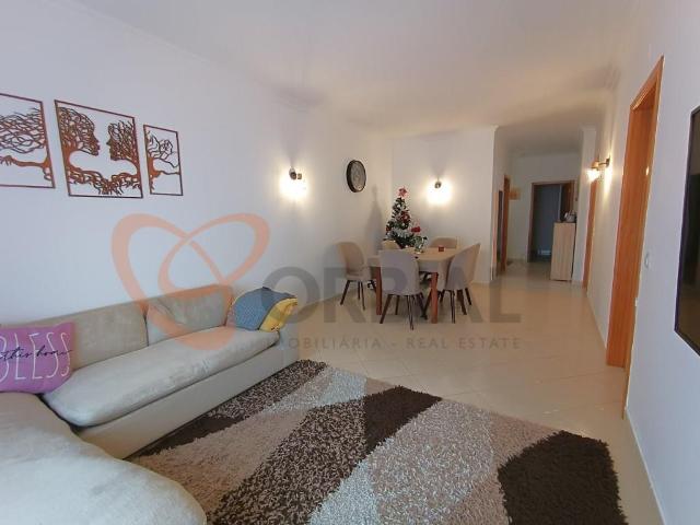 Excelente Apartamento T3 com piscina e garagem para venda em. 100m² Albufeira Olhos de Água