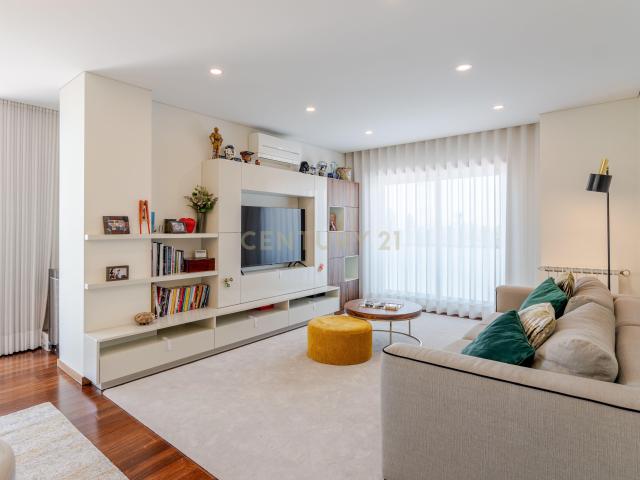 Excelente Apartamento T3 com Terraço, Garagem e Excelentes Comodidades em Paranhos – Porto