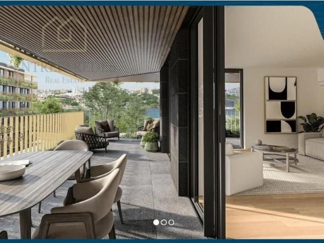 Excelente apartamento T3 com terraço e piscina para comprar. 126m² Canidelo
