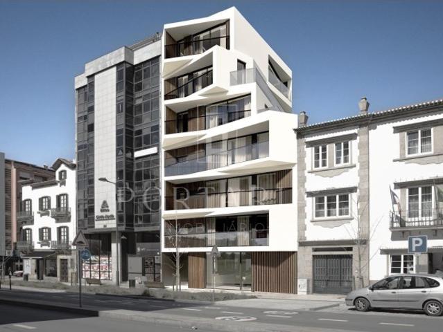 Excelente Apartamento T3 com terraço na Avenida Dr. Lourenço peixinho
