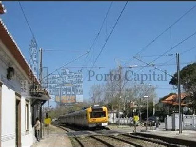 EXCELENTE APARTAMENTO T3, COM VARANDA, ARRUMO E DOIS LUGARES DE GARAGEM, EM V. N. DE GAIA JUNTO AO AR, A PREÇO DE LANÇAMENTO