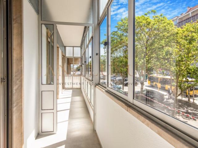 Excelente apartamento T3 com 158 m2, ampla varanda e terraço na Avenida do Brasil